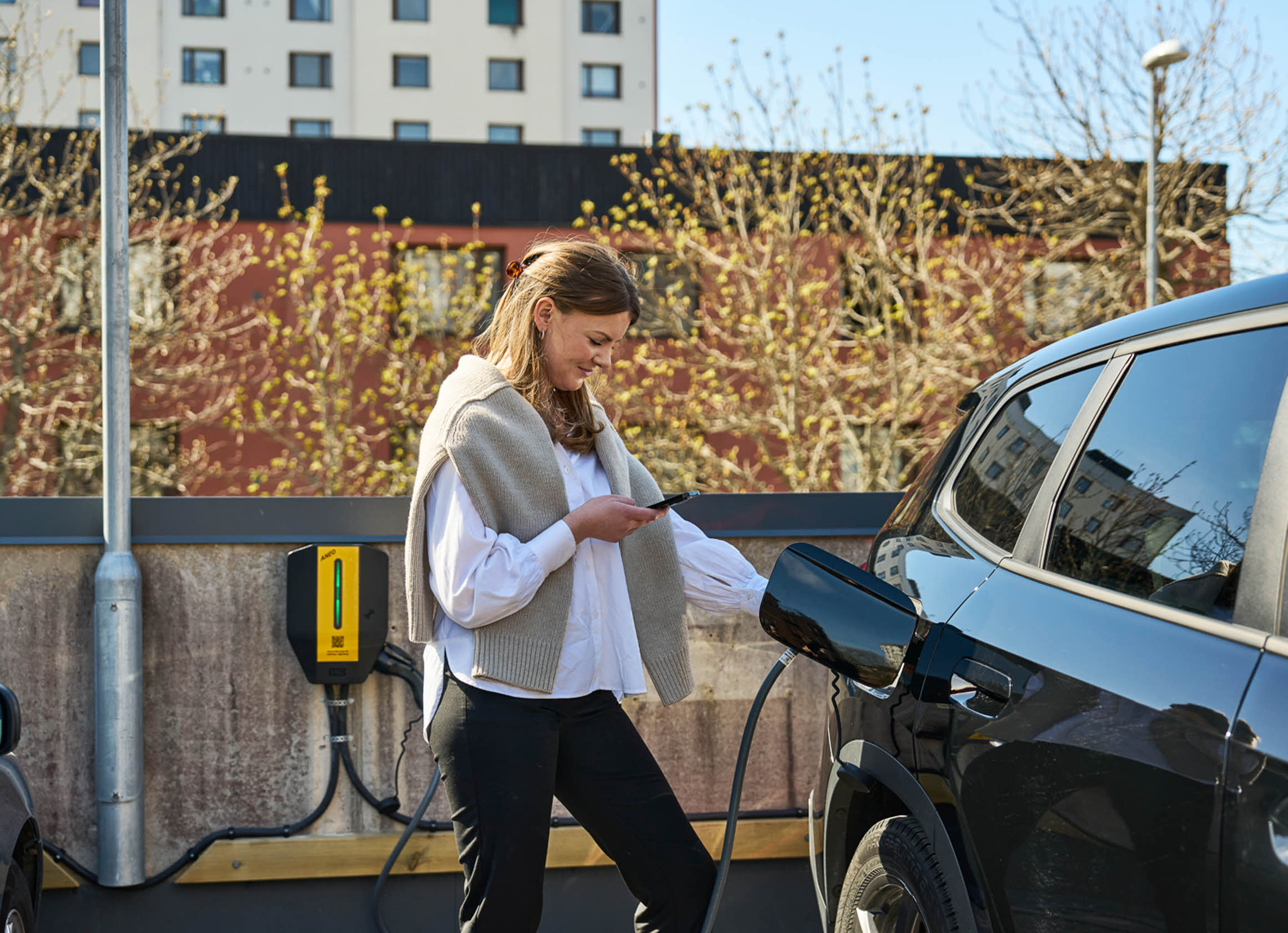 Laddstation vid bostadsrättsförening Hästhoven - laddstolpar brf  | Aneo Mobility