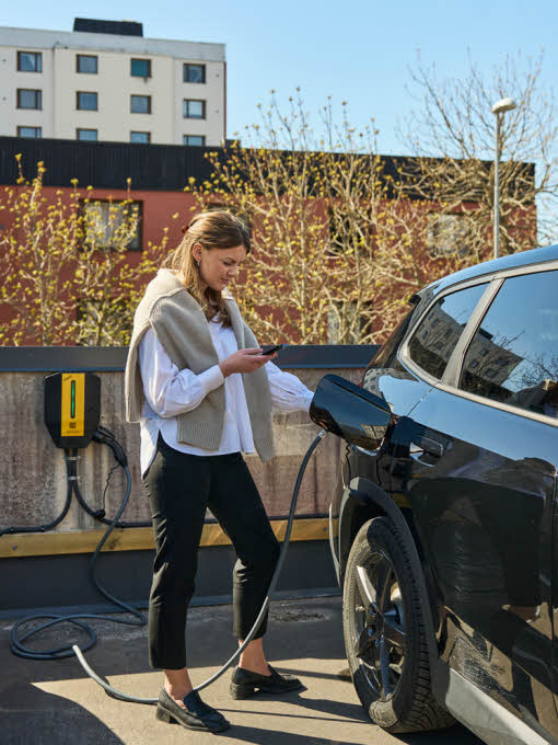 Laddstation vid bostadsrättsförening Hästhoven - laddstolpar brf  | Aneo Mobility